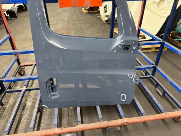 Freightliner Cascadia RH Door Shell W/ Weather Deflector Holes + Hinges - Image 5