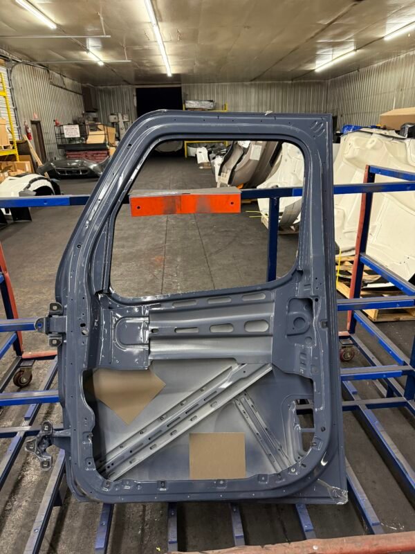 Freightliner Cascadia RH Door Shell W/ Weather Deflector Holes + Hinges - Image 7