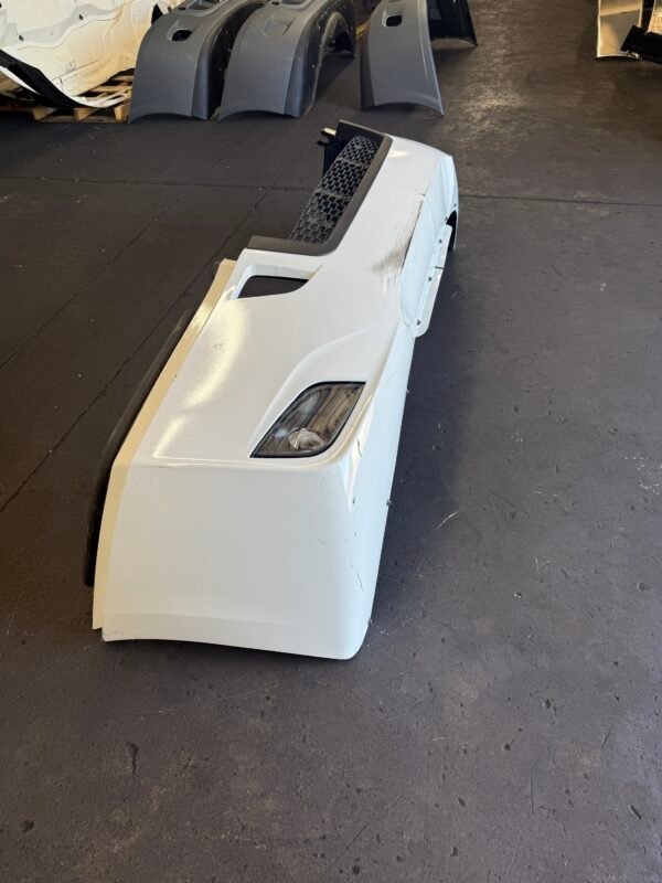 Freightliner Cascadia White Bumper W/ Fog Lamps - Image 5
