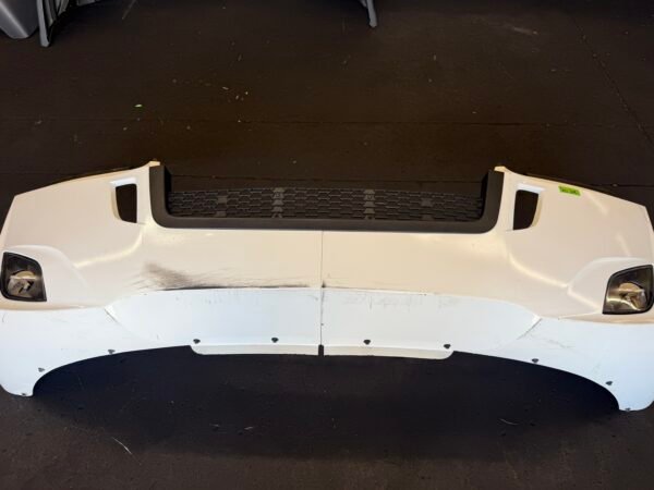 Freightliner Cascadia White Bumper W/ Fog Lamps - Image 4