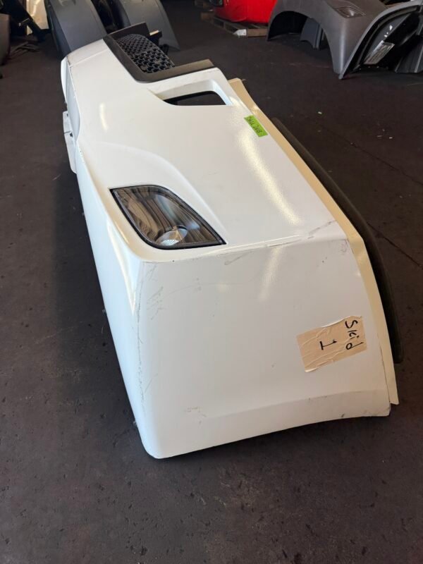 Freightliner Cascadia White Bumper W/ Fog Lamps - Image 3