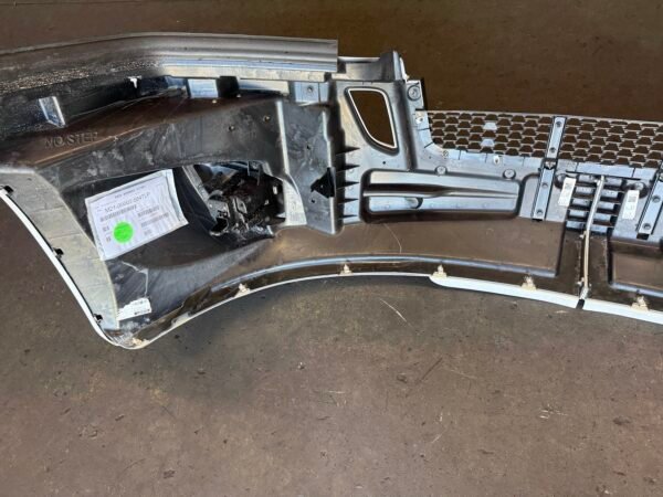 Freightliner Cascadia White Bumper W/ Fog Lamps - Image 8
