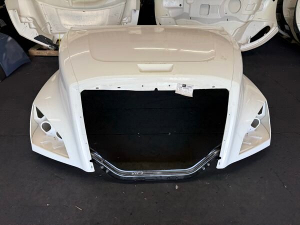 Freightliner Cascadia 126 White Hood Shell A17-20392-006