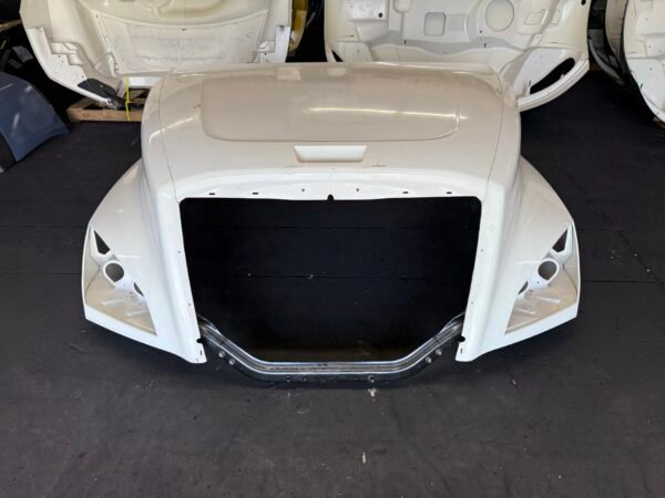 Freightliner Cascadia 126 White Hood Shell A17-20392-006
