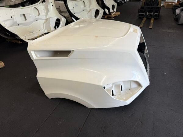 Freightliner Cascadia 126 White Hood Shell A17-20392-006 - Image 2