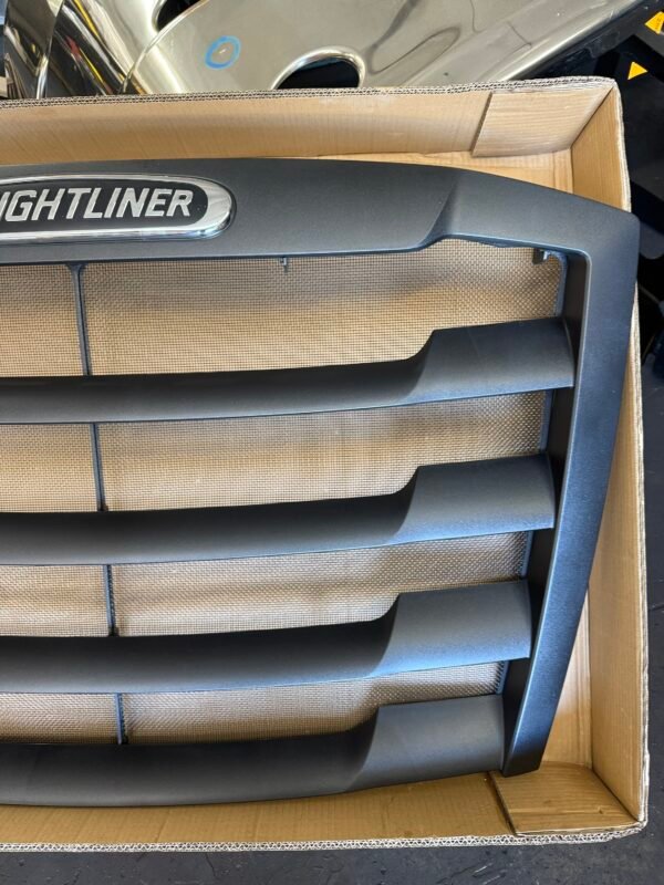 Freightliner Cascadia 126 Complete BLK Grille A17-20801-004 - Image 3