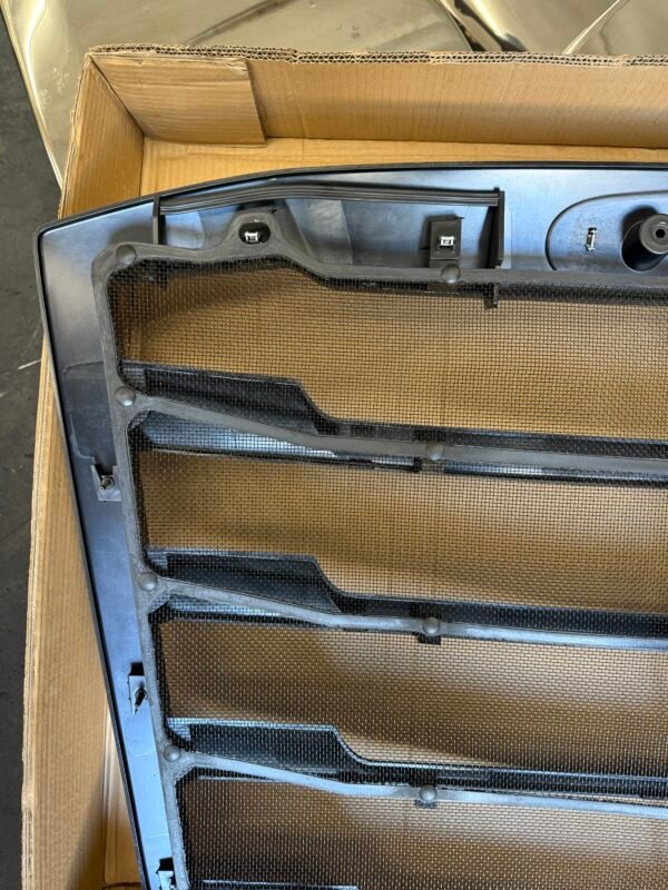 Freightliner Cascadia 126 Complete BLK Grille A17-20801-004 - Image 6