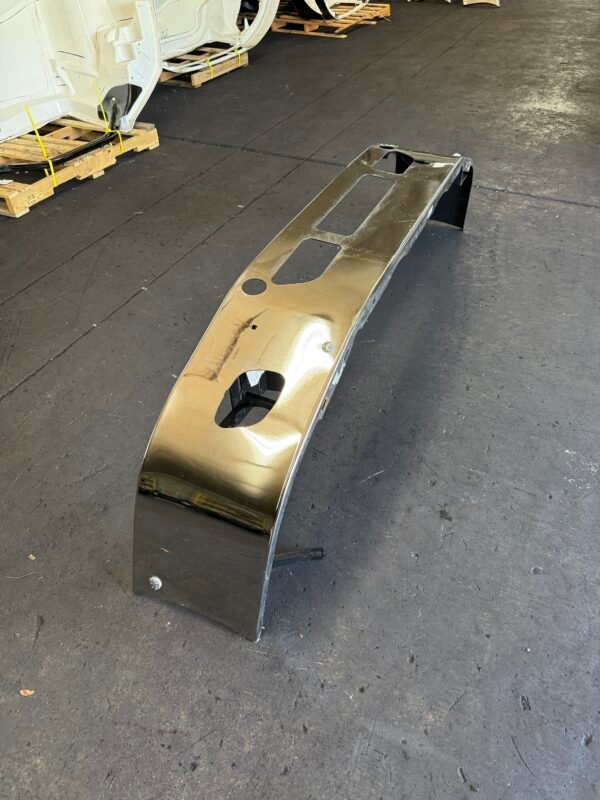 Hendrickson FF02C1SSC BUMPER AERO CLAD CASCADIA - Image 2