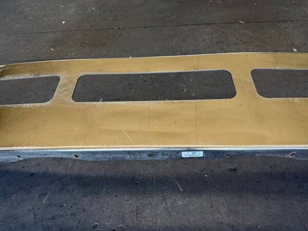 Hendrickson FF02C1SSC BUMPER AERO CLAD CASCADIA - Image 6