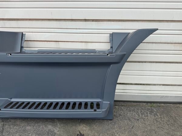 Freightliner Cascadia 116 Passenger Side RH Forward Fairing – 22‑73538‑001 / 002 – OEM Surplus - Image 3