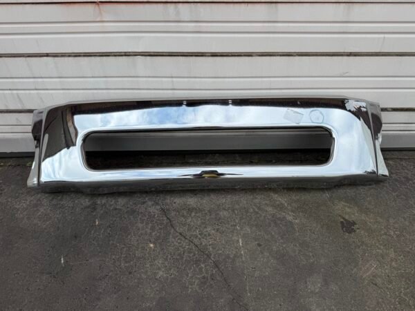 Freightliner M2 Center Bumper Section – Chrome, License Plate Mount – A21-28184-003 – OEM Surplus
