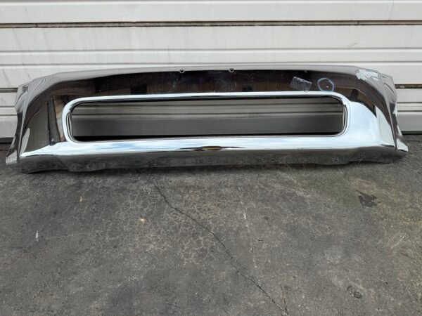 Freightliner M2 Center Bumper Section – Chrome, License Plate Mount – A21-28184-003 – OEM Surplus - Image 2