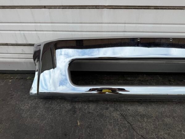 Freightliner M2 Center Bumper Section – Chrome, License Plate Mount – A21-28184-003 – OEM Surplus - Image 3