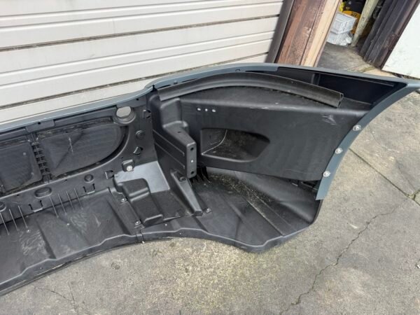 Freightliner Cascadia 2007–2018 Front Bumper – A21-28940-012 – OEM Surplus - Image 10