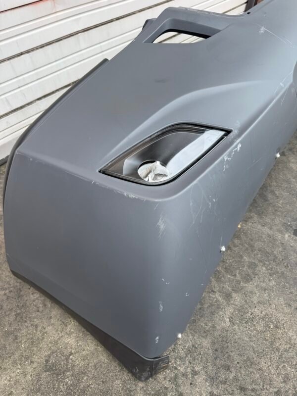 Freightliner Cascadia 2018+ Textured Bumper with Fog Lights – OEM Surplus - Image 3