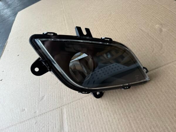 Freightliner Cascadia 2018+ Passenger Side RH Fog Light – A66-03653-005 – OEM Surplus