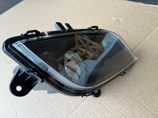 Freightliner Cascadia 2018+ Passenger Side RH Fog Light – A66-03653-005 – OEM Surplus - Image 2
