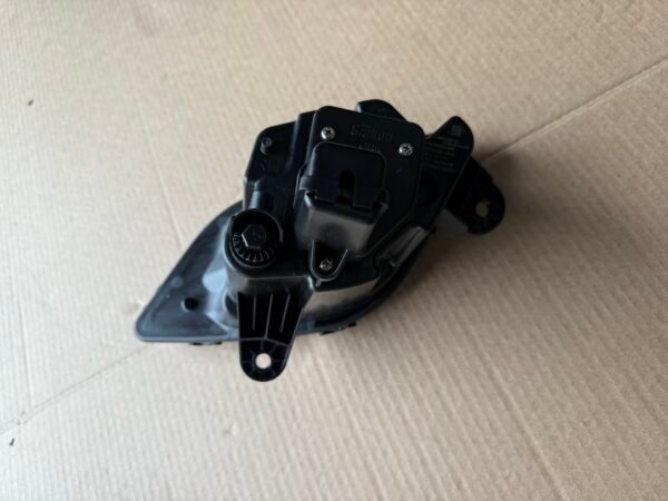 Freightliner Cascadia 2018+ Passenger Side RH Fog Light – A66-03653-005 – OEM Surplus - Image 4