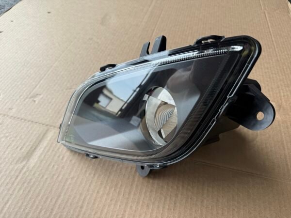 Freightliner Cascadia 2018+ Driver Side LH Fog Light – A66-14068-003 – OEM Surplus - Image 2