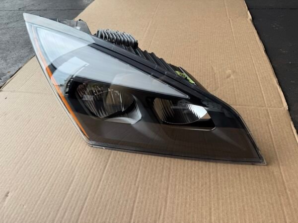 Freightliner Cascadia 2018+ Passenger Side RH LED Headlight – A66-01405-005 – OEM Surplus