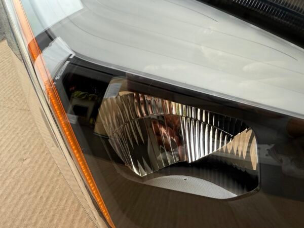 Freightliner Cascadia 2018+ Passenger Side RH LED Headlight – A66-01405-005 – OEM Surplus - Image 2