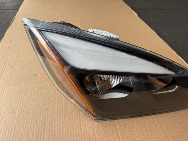 Freightliner Cascadia 2018+ Passenger Side RH LED Headlight – A66-01405-005 – OEM Surplus - Image 4