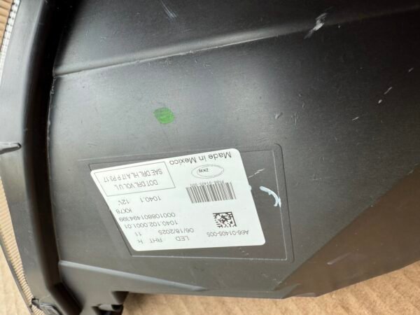 Freightliner Cascadia 2018+ Passenger Side RH LED Headlight – A66-01405-005 – OEM Surplus - Image 7