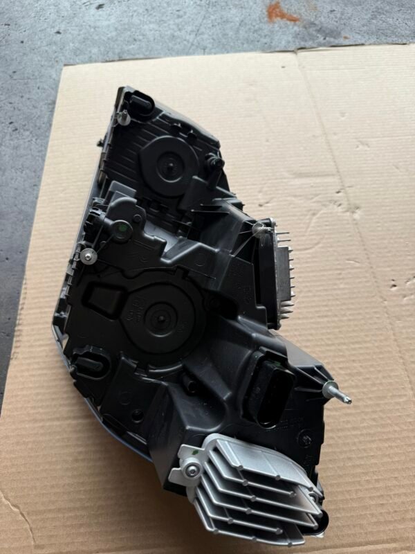 Freightliner Cascadia 2018+ Passenger Side RH LED Headlight – A66-01405-005 – OEM Surplus - Image 6