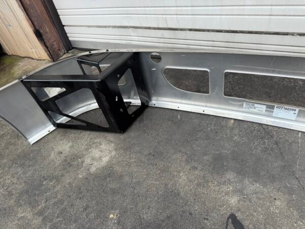 Freightliner Cascadia P3 Hendrickson Aero Clad Bumper Assembly - Image 7
