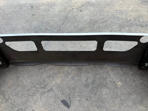 Alliance Freightliner Cascadia Bumper Assembly with Chrome Fillers – ABP N31 OCY501115X – OEM Surplus - Image 6