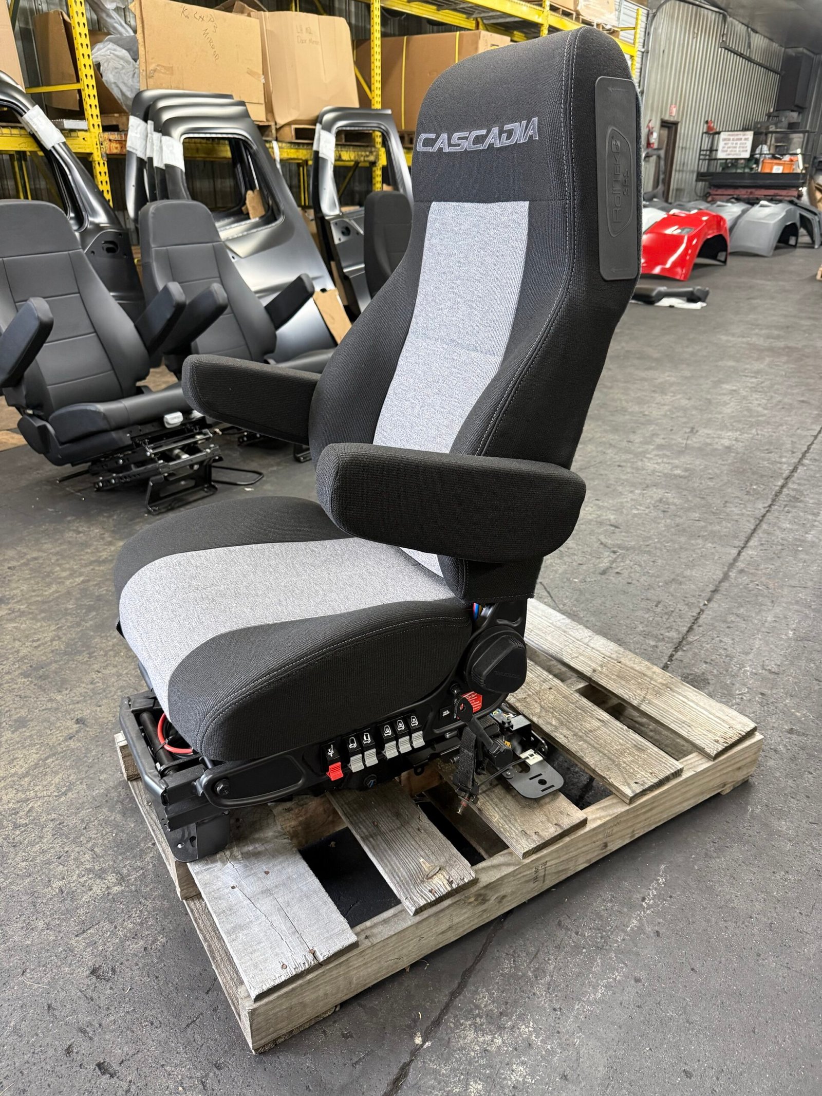 P3 Cascadia Rolltek SRS Air Ride Cloth Seat - Image 3