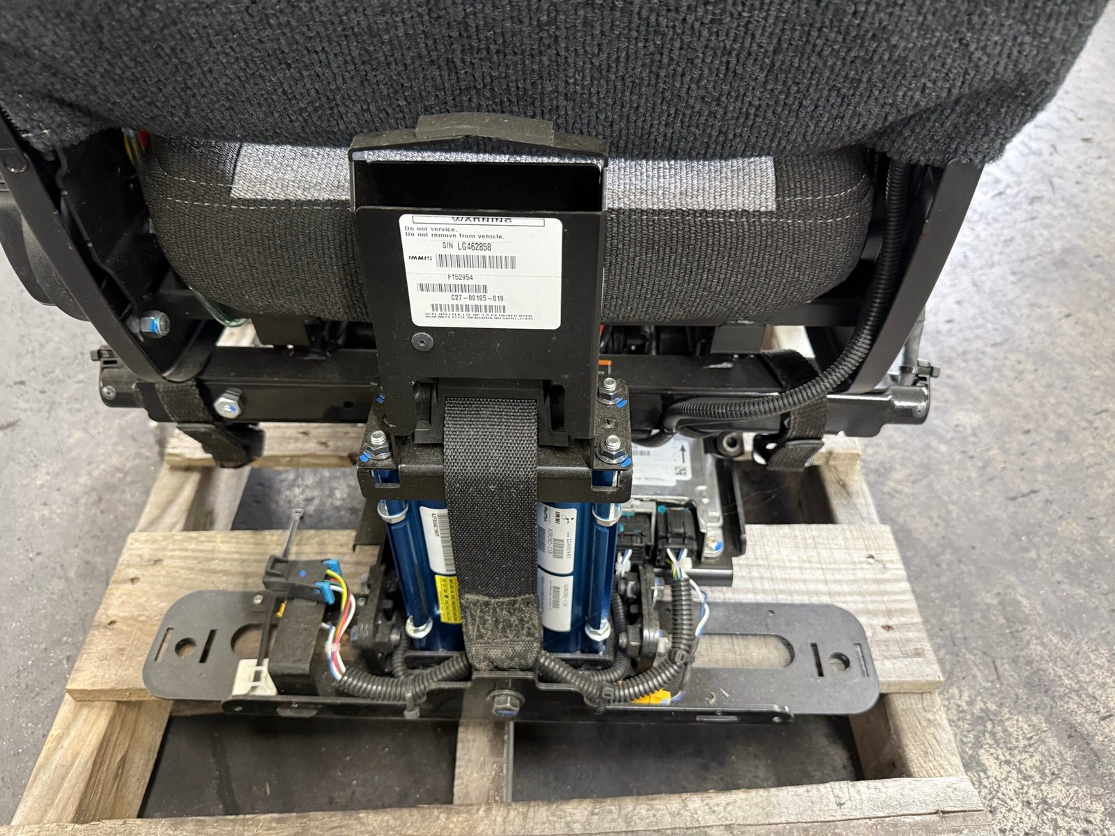 P3 Cascadia Rolltek SRS Air Ride Cloth Seat - Image 7