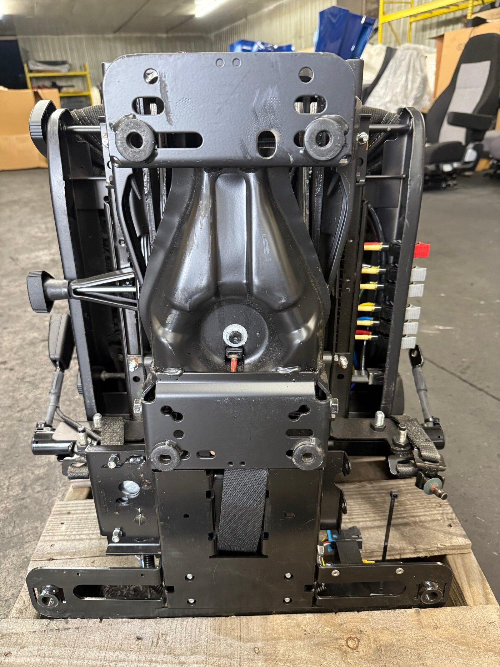 P3 Cascadia Rolltek SRS Air Ride Cloth Seat - Image 9